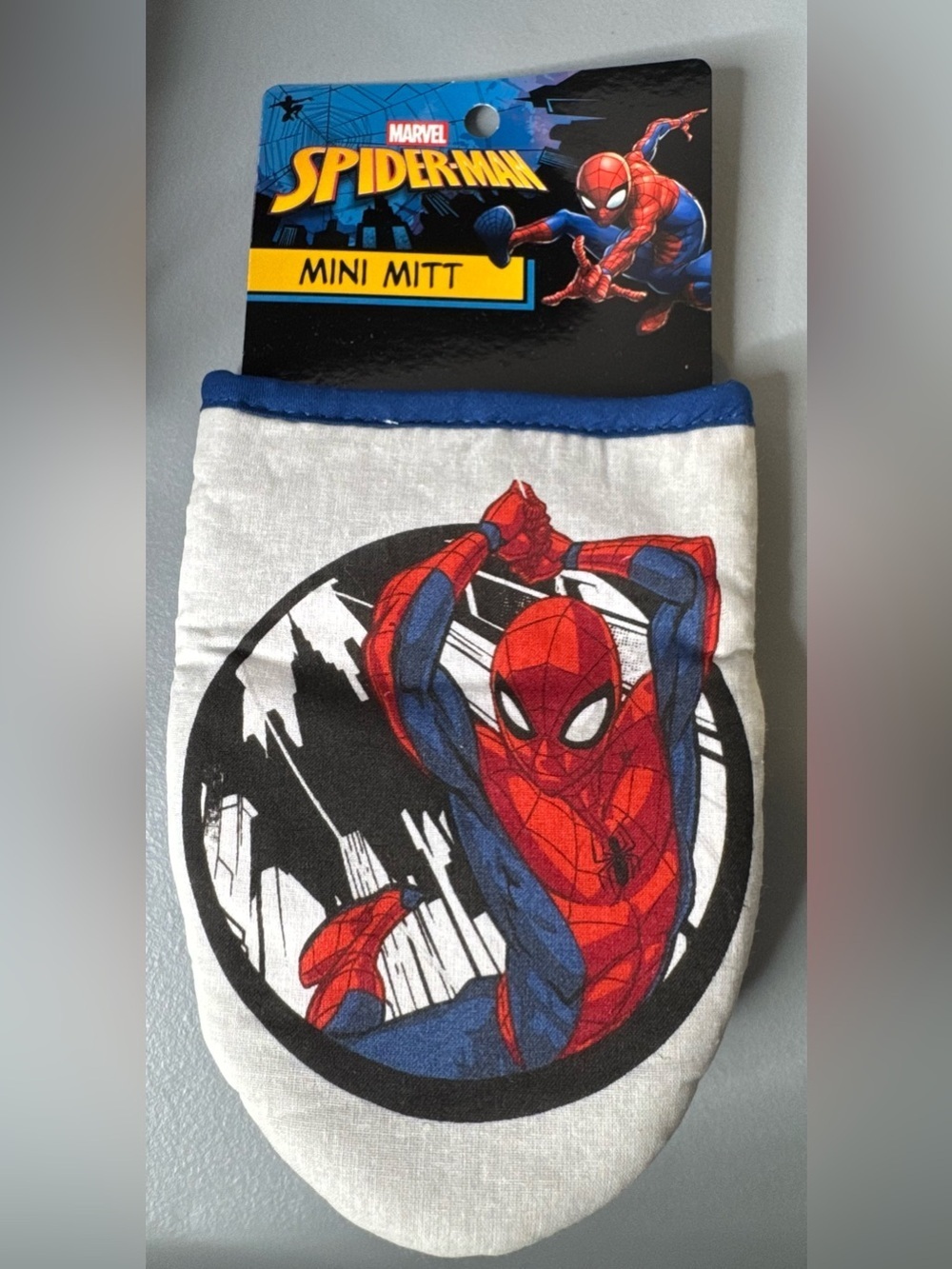 Marvel Spider-Man Mini Mitt - Red, Blue & White Spider-Man swinging graphic